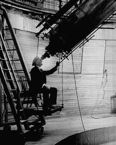 Fichier:Percival Lowell-observing Mars from the Lowell Observatory.jpg
